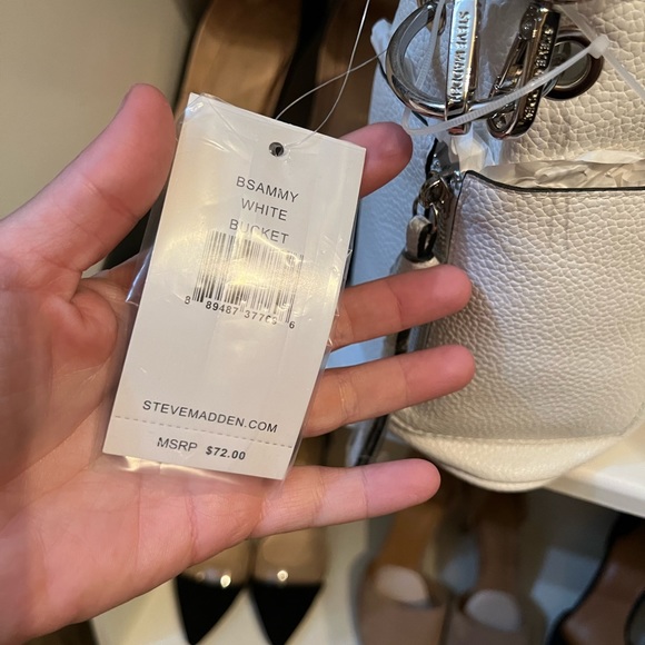 Steve Madden BSAMMY- White Bucket Purse - Picture 4 of 10